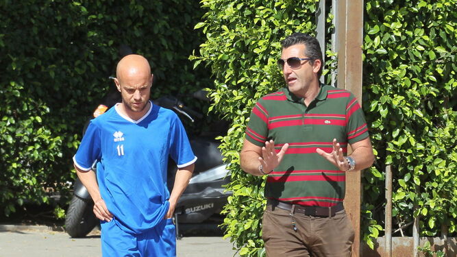 Edu Villegas, junto a Casares en un entrenamiento en el campo 'Pepe Ravelo'.