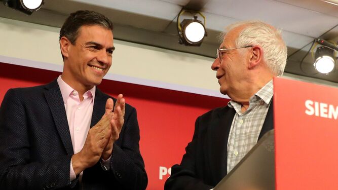 Pedro Sánchez con Borrell, cabeza de lista de los socialistas en la europeas.