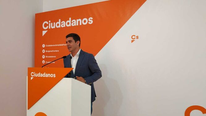 El portavoz parlamentario de Ciudadanos, Sergio Romero, en una rueda de prensa este martes en Jerez.