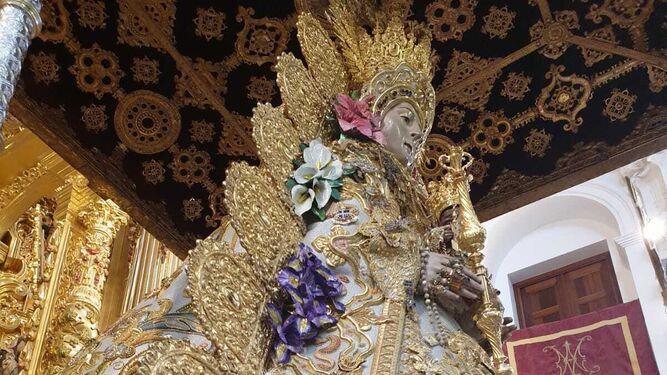 La Virgen del Rocío lucirá este año un terno hecho por Fernando Calderón.