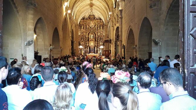 El Obispo José Mazuelos oficia la Misa de romeros en la iglesia de Santo Domingo