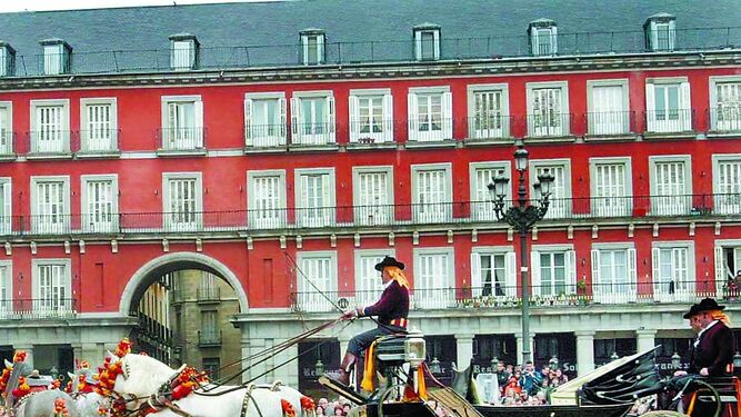 Un enganche durante el espectáculo ecuestre celebrado en la Plaza Mayor de Madrid en Fitur 2004.