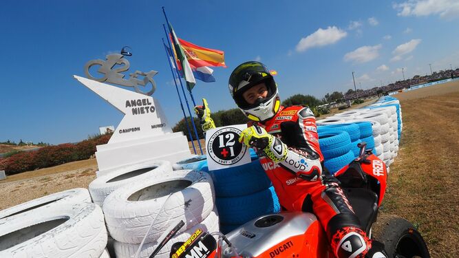 Álvaro Bautista dedicó el triunfo a Ángel Nieto, 12+1 campeón del Mundo de motociclismo.