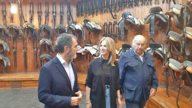Jorge Ramos, Ana Mestre y Álvaro Domecq, en la Real Escuela.