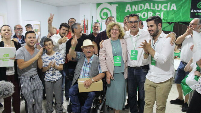 Miguel Molina y los andalucistas de Barbate celebran su arrolladora victoria en las pasadas elecciones municipales.