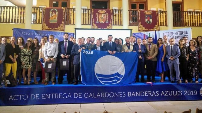 Rota ha recibido hoy sus diez banderas azules en un acto celebrado en Roquetas de Mar.