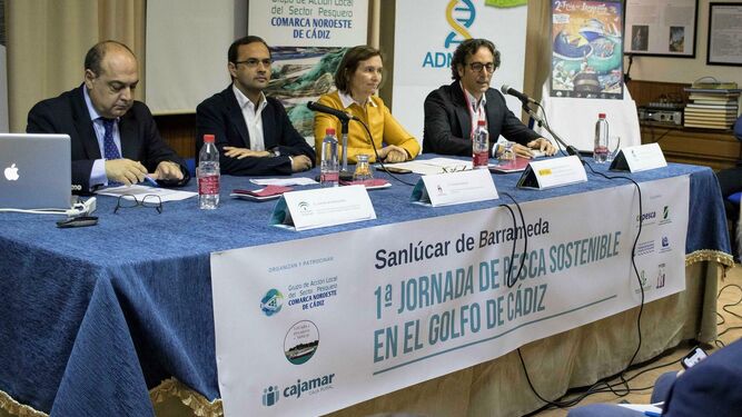 El alcalde y directores generales de la Junta de Andalucía y el Estado, en la inauguración de la jornada.