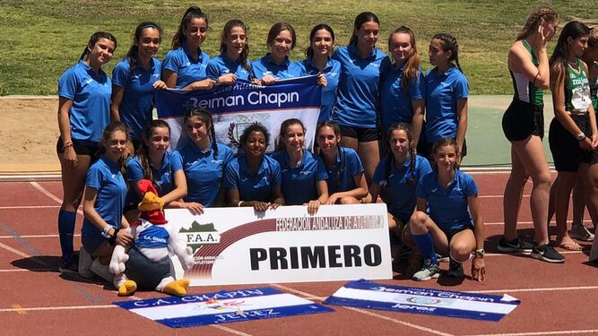 Las atletas del Beiman Chapín Jerez, celebrando su título de campeonas de Andalucía sub-16.