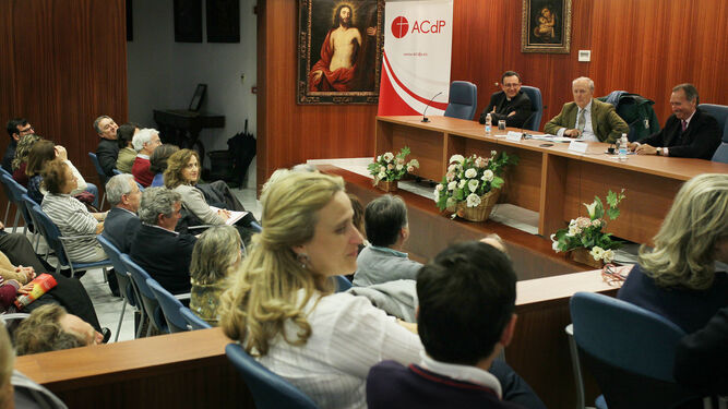 Conferencia de Fernando García de Cortázar en el Obispado, durante una de las actividades de este curso.