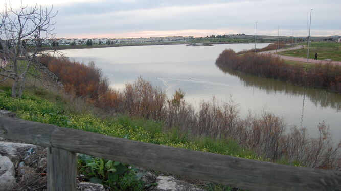 Imagen de la Laguna de Torrox, donde irá ubicado uno de los nuevos parques caninos.