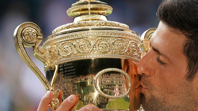 Djokovic besa su quinto Wimbledon.