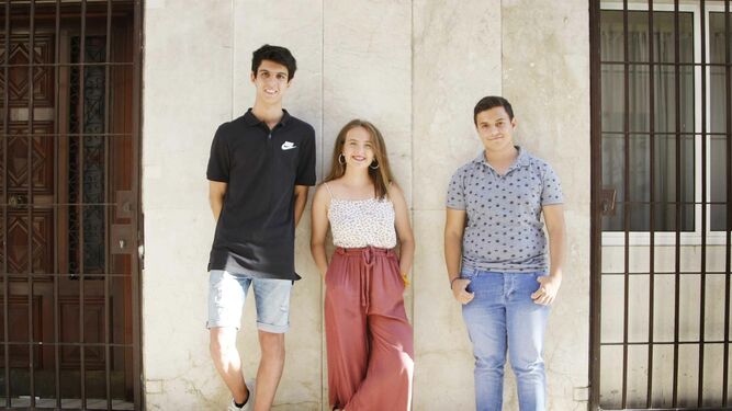 Francisco Fernández, Paula Villarreal y Paco Sánchez, los tres alumnos que han sido reconocidos con los Premios Extraordinarios de Bachillerato.