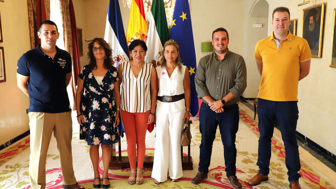 Los delegados, junto a miembros de la Asociación Andaluza de Fisurados Labio Palatino