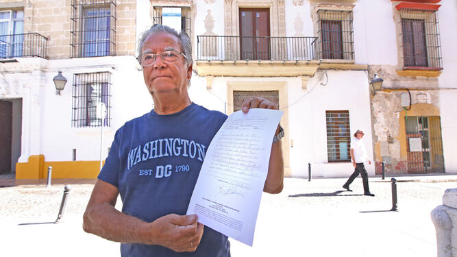 José Manuel Malvido, con la denuncia por la situación de abandono del inmueble.