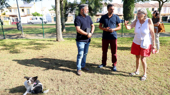 José Antonio Díaz y Rubén Pérez visitan uno de los nuevos espacios caninos