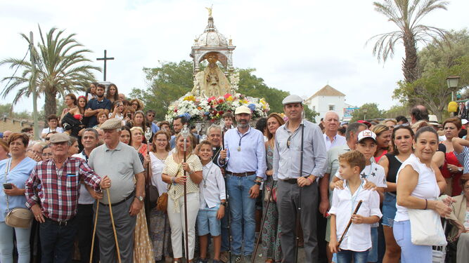 Salida procesional de la Virgen de los Santos en Alcal&aacute;