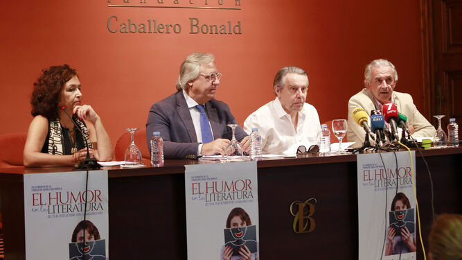 Carmen Sotelino, Francisco Camas, Felipe Benítez Reyes y José María Pérez durante la presentación del Congreso ayer en la Fundación Bonald.