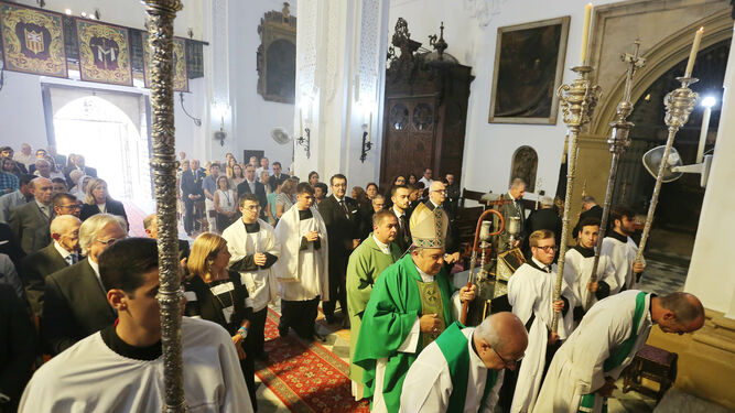 Eucaristía de reapertura al culto en San Lucas, presidida por el obispo José Mazuelos Pérez