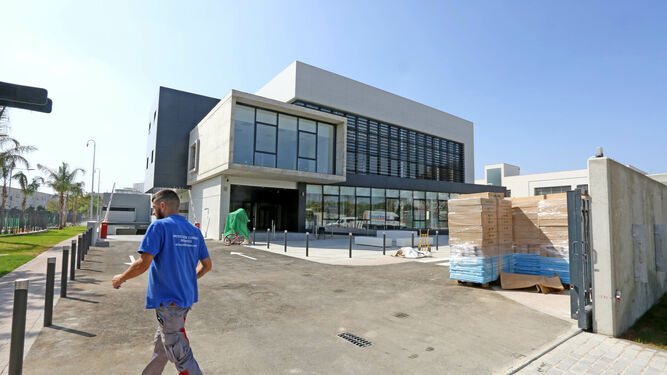El nuevo edificio de la Comisaría de Policía Nacional ya ha sido entregado al Gobierno