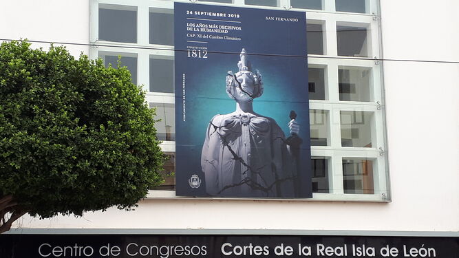 Cartel con la imagen promocional del 24 de Septiembre que se ha colocado en la fachada del Centro de Congresos