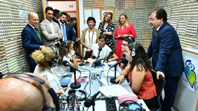 Doña Letizia con los alumnos extremeños de Radio Alfares