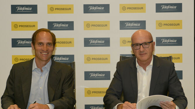 Christian Gut, consejero delegado de Prosegur (izquierda) y Ángel Vilá, consejero delegado de Telefónica.