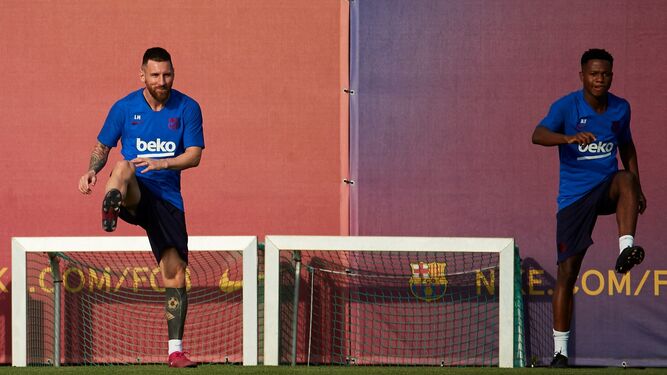 Messi se ejercita junto a Ansu Fati en la ciudad deportiva Joan Gamper, durante el entrenamiento del pasado viernes.
