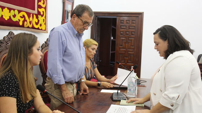 María Santos Sevillano en el momento de prometer su cargo como nueva presidenta de la Mancomunidad jandeña.