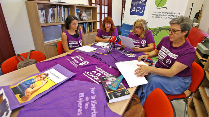 María Luis Parra, Victoria Barba, Mercedes Carruana y Juana Cla, ayer durante la presentación del evento.
