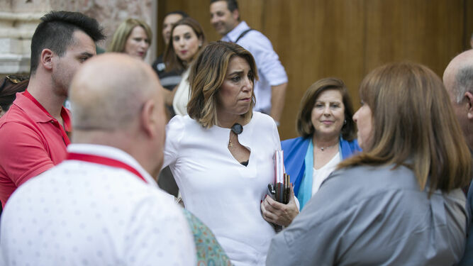Susana Díaz se reúne con afectados tras la votación.