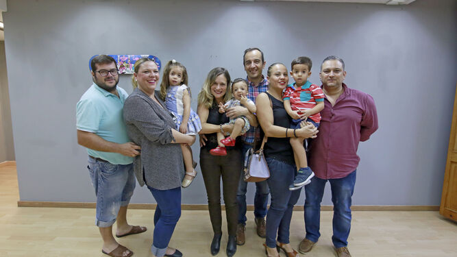 Las tres familias que han creado Uniper con sus hijos Emma, Pablo y Jesús, en Diario de Jerez.