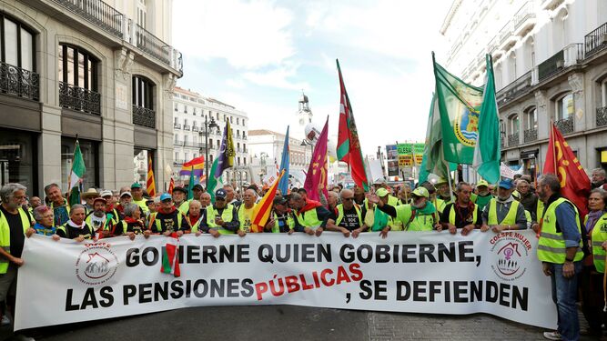 Los pensionistas de Rota, en la cabecera de la manifestación en Madrid