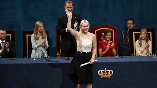 Lindsey Vonn, tras recoger de manos de la princesa Leonor, el Premio Princesa de Asturias de los Deportes 2019