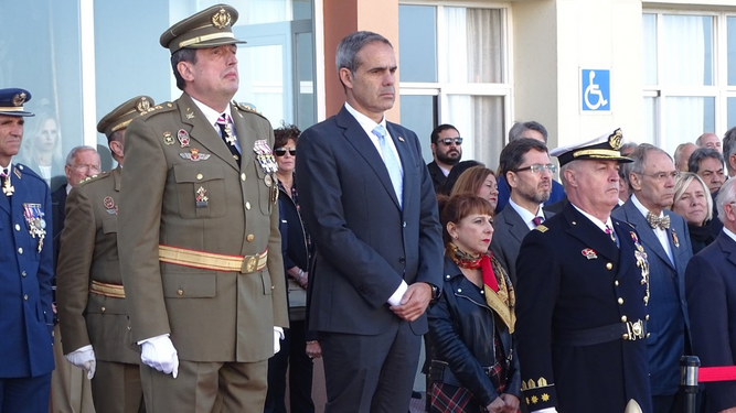 El Subdelegado de Defensa, a la derecha, con el delegado de Andalucía y Subdelegado del Gobierno.