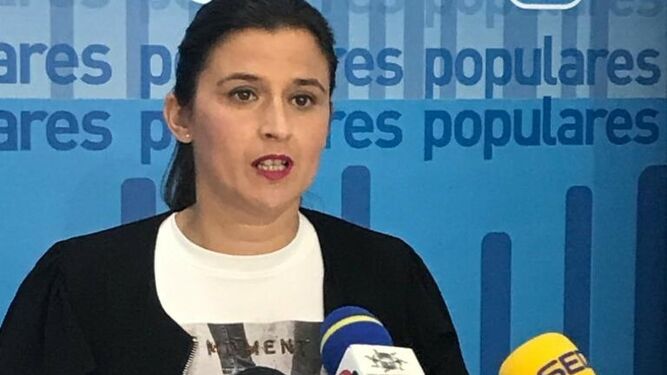 La presidenta del PP de Sanlúcar y también concejala popular, Carmen Pérez.