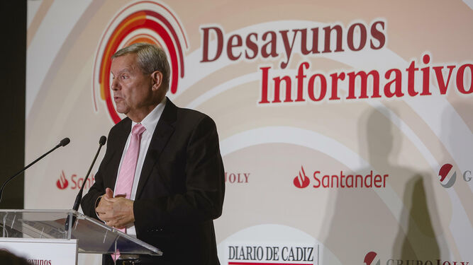 Antonio de María en un momento de su conferencia ayer en el Palacio de Congresos de Cádiz
