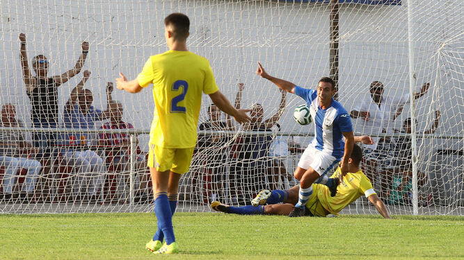 Juan Rosillo anotó el gol del triunfo ante el Tarifa en el anterior partido del Industrial en La Juventud.
