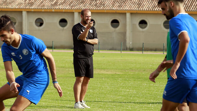 Bernardo Plaza, en un entrenamiento del Xerez DFC en el Pepe Ravelo.