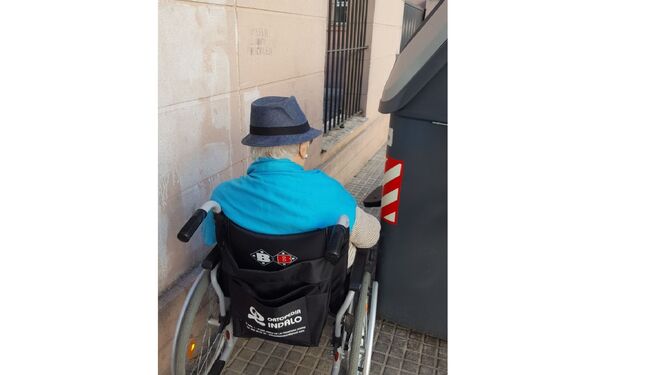 Imagen real que envía Enrique Morales para dar cuenta de su problema en la calle Atalaya de Jerez.