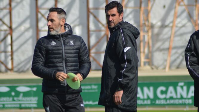 Abel Gómez y Alonso, entrenador de los porteros, durante un entrenamiento.