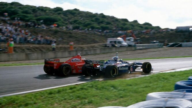 Schumacher embiste a Villeneuve en la curva Dry-Sack en el GP de Europa de 1997.