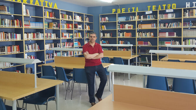 Andrés Pulido, responsable de la Biblioteca Juan Leiva del IES Vega del Guadalete.
