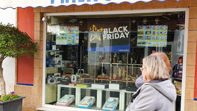 Un comercio de electrónica de Chiclana anuncia descuentos por el Black Friday.