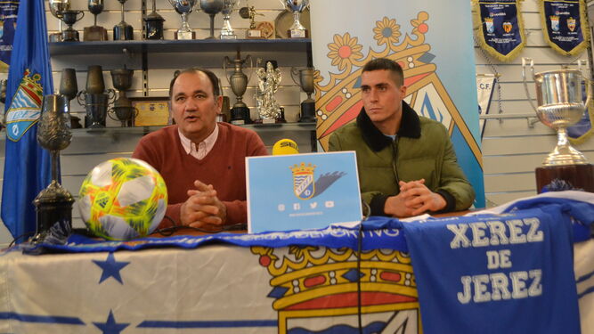 Vicente Vargas, director deportivo del Xerez CD, en la presentación de Lusimi Pérez.