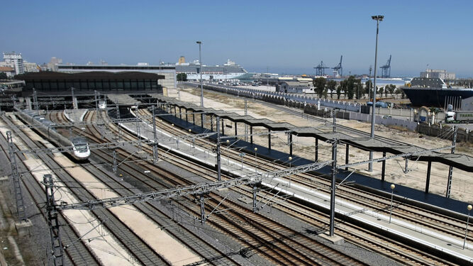 Vías del ferrocarril en Cádiz.