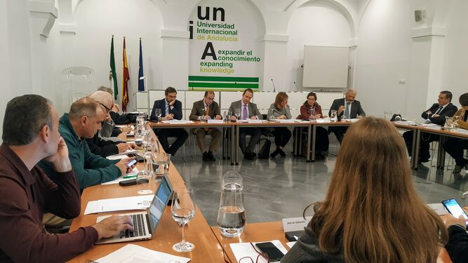 Imagen de esta primera reunión de Patronato del nuevo gobierno de la Universidad Internacional de Andalucía.