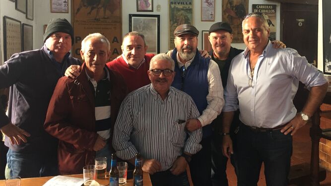 Los exárbitros jerezanos se reunieron en el Tabanco San Pablo.