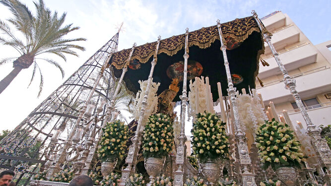 La Virgen de la Concepción a su paso este domingo por la plaza del  Arenal.