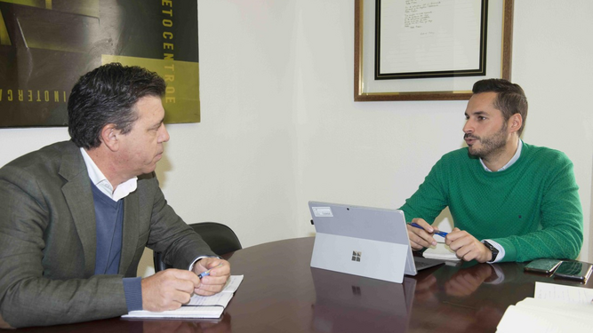 Miguel Pérez (COAG) y el vicepresidente Mario Fernández durante el encuentro.