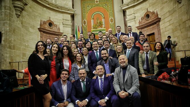Foto de familia en el Parlamento de Andalucía